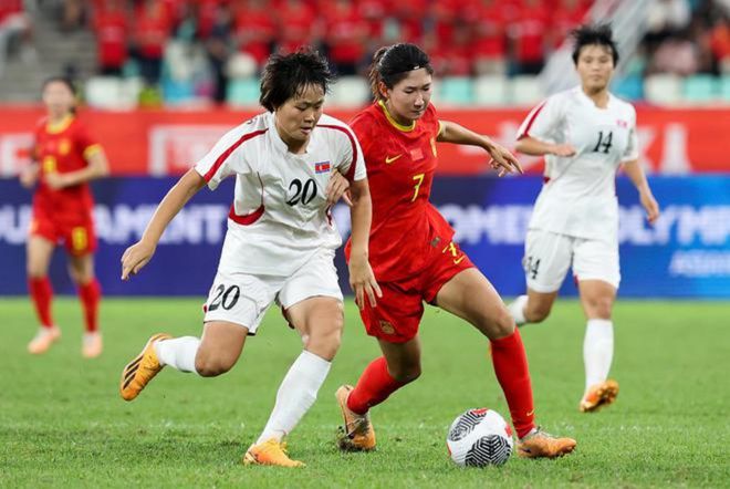 包含国际体坛：中国女足力挫对手攻陷国际女足比赛的词条